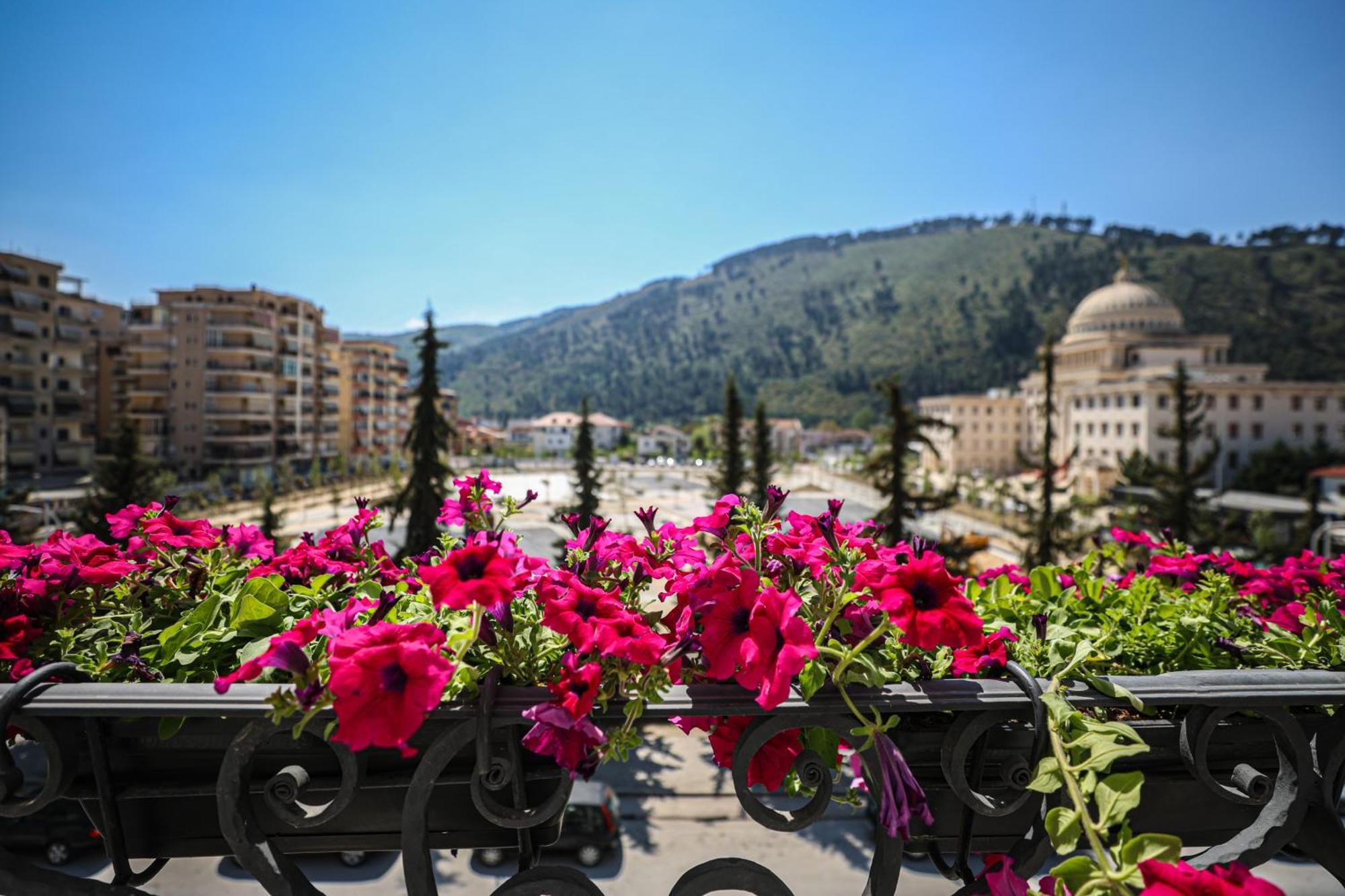 Hotel Plaza Μπεράτ Εξωτερικό φωτογραφία