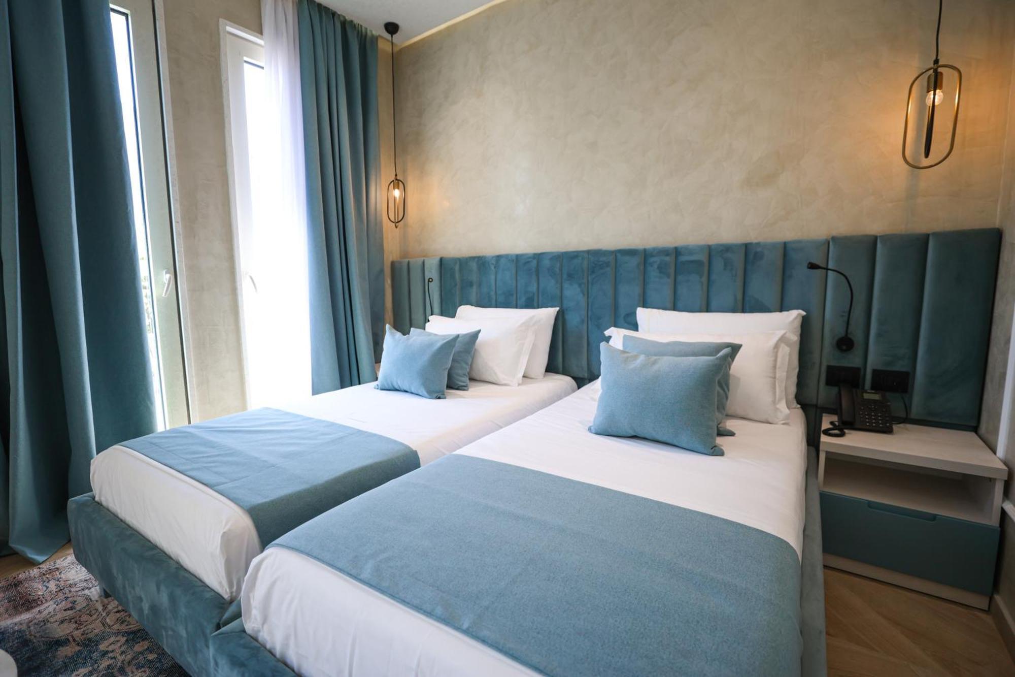 Hotel Plaza Μπεράτ Εξωτερικό φωτογραφία