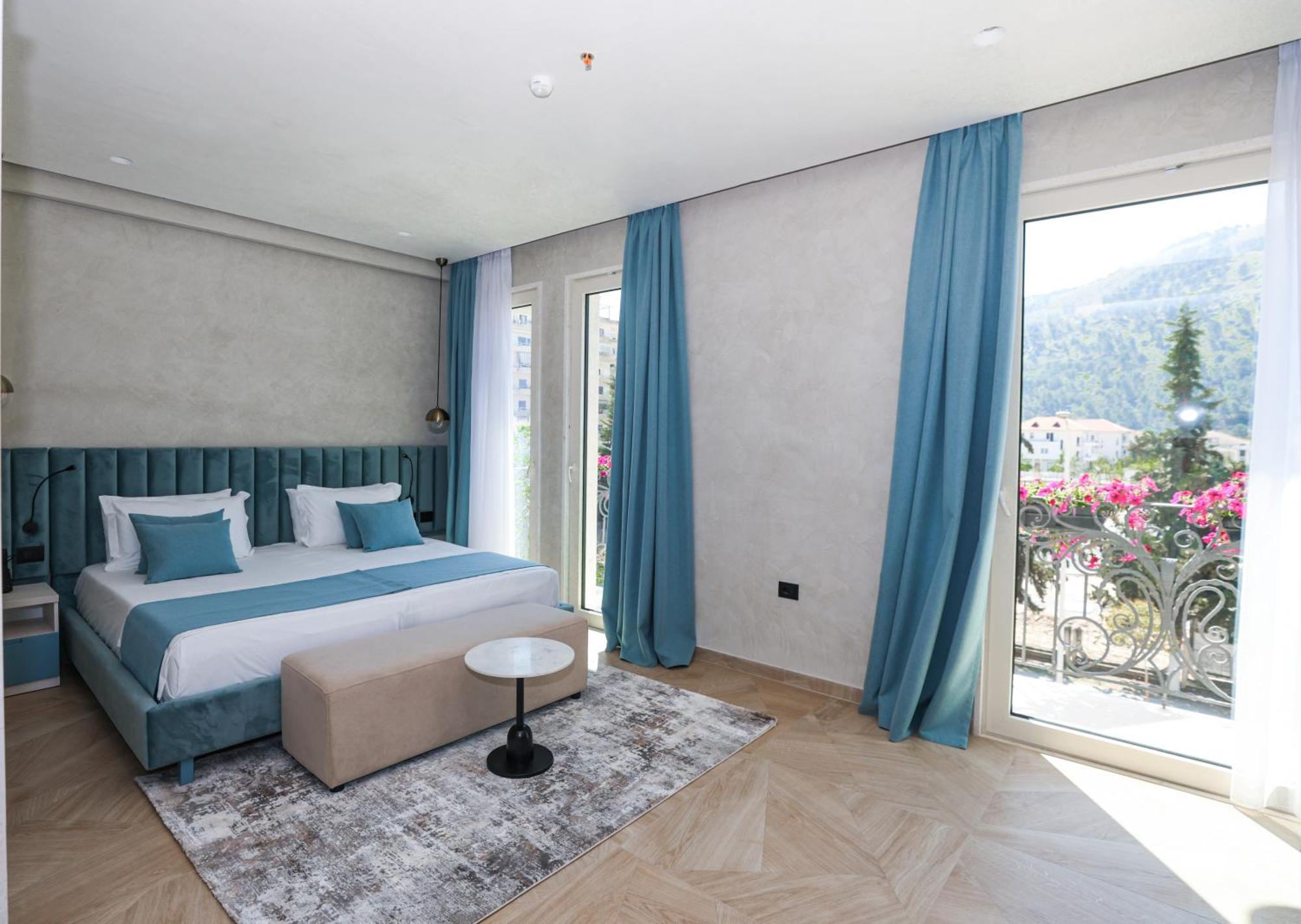 Hotel Plaza Μπεράτ Εξωτερικό φωτογραφία