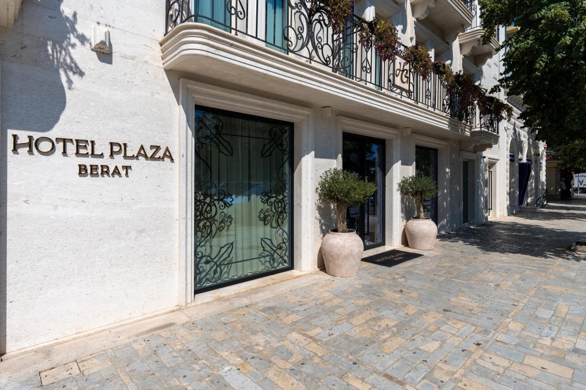 Hotel Plaza Μπεράτ Εξωτερικό φωτογραφία