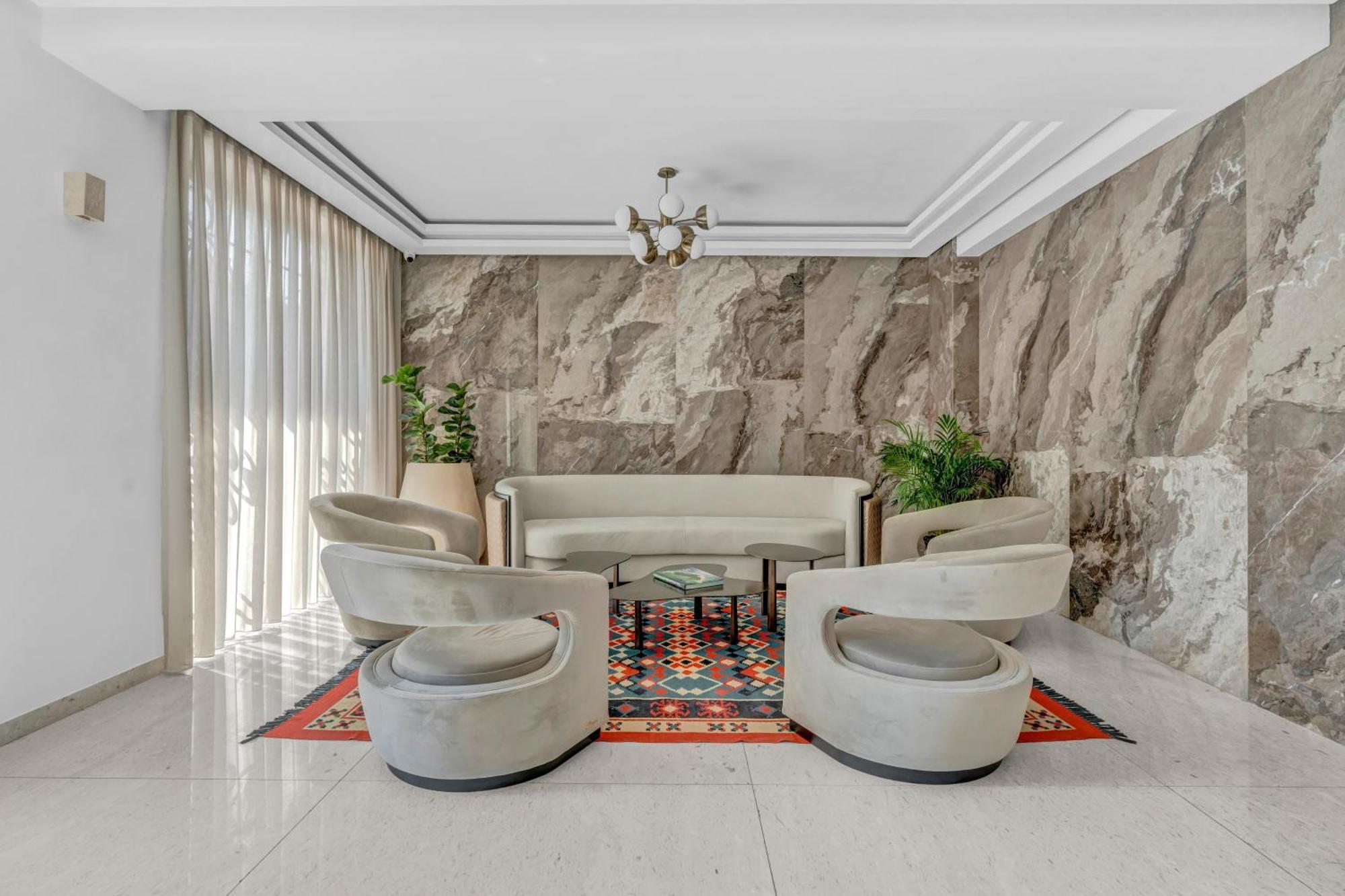 Hotel Plaza Μπεράτ Εξωτερικό φωτογραφία