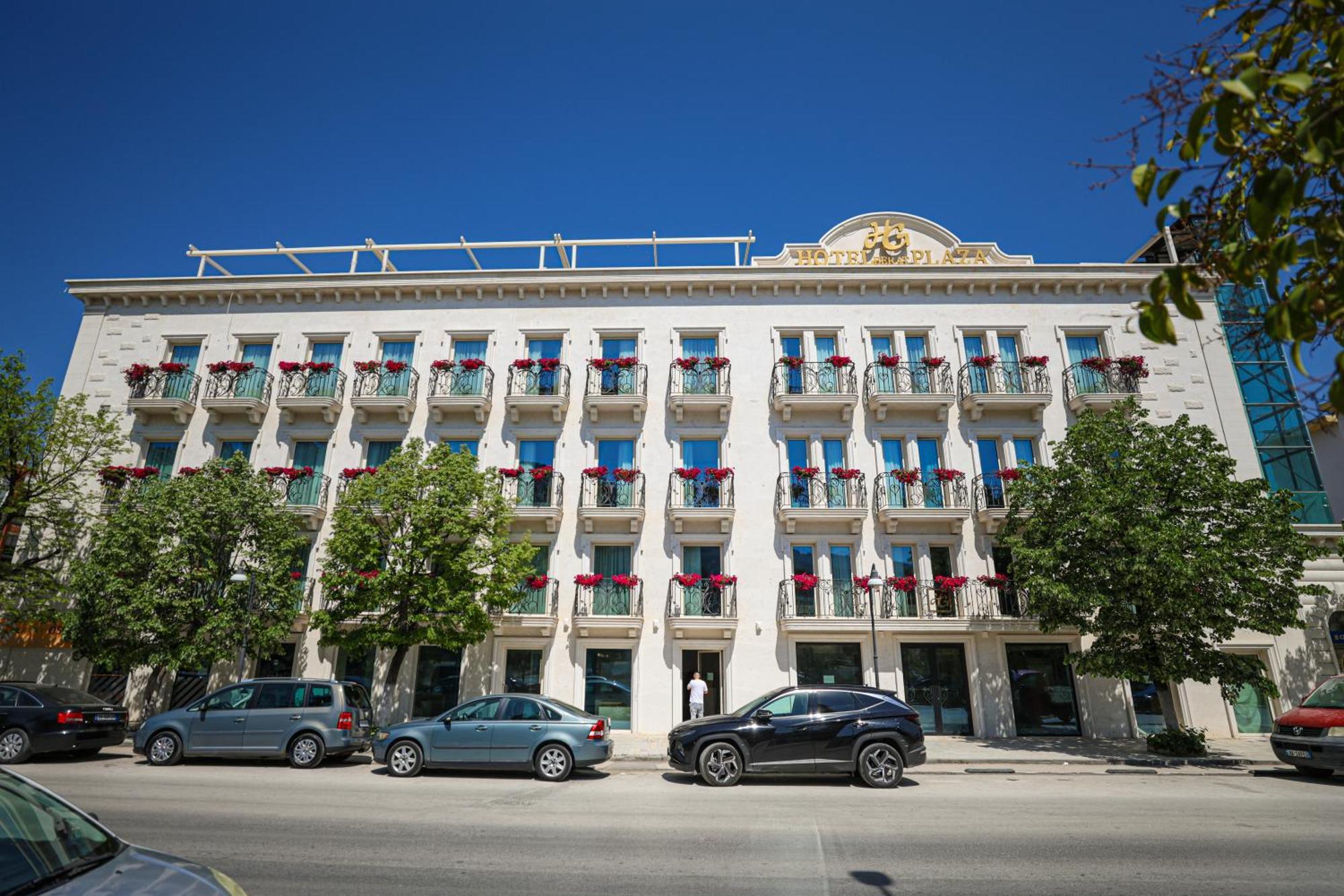 Hotel Plaza Μπεράτ Εξωτερικό φωτογραφία