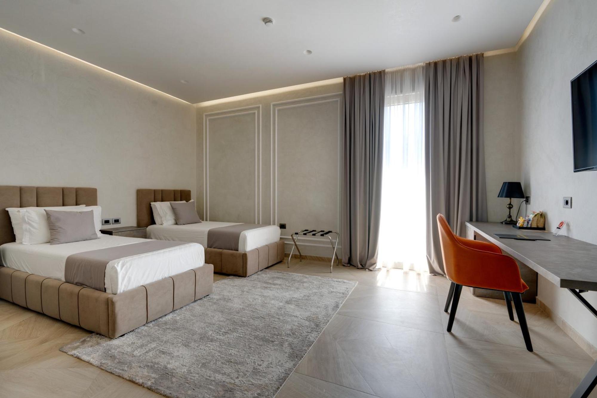Hotel Plaza Μπεράτ Εξωτερικό φωτογραφία