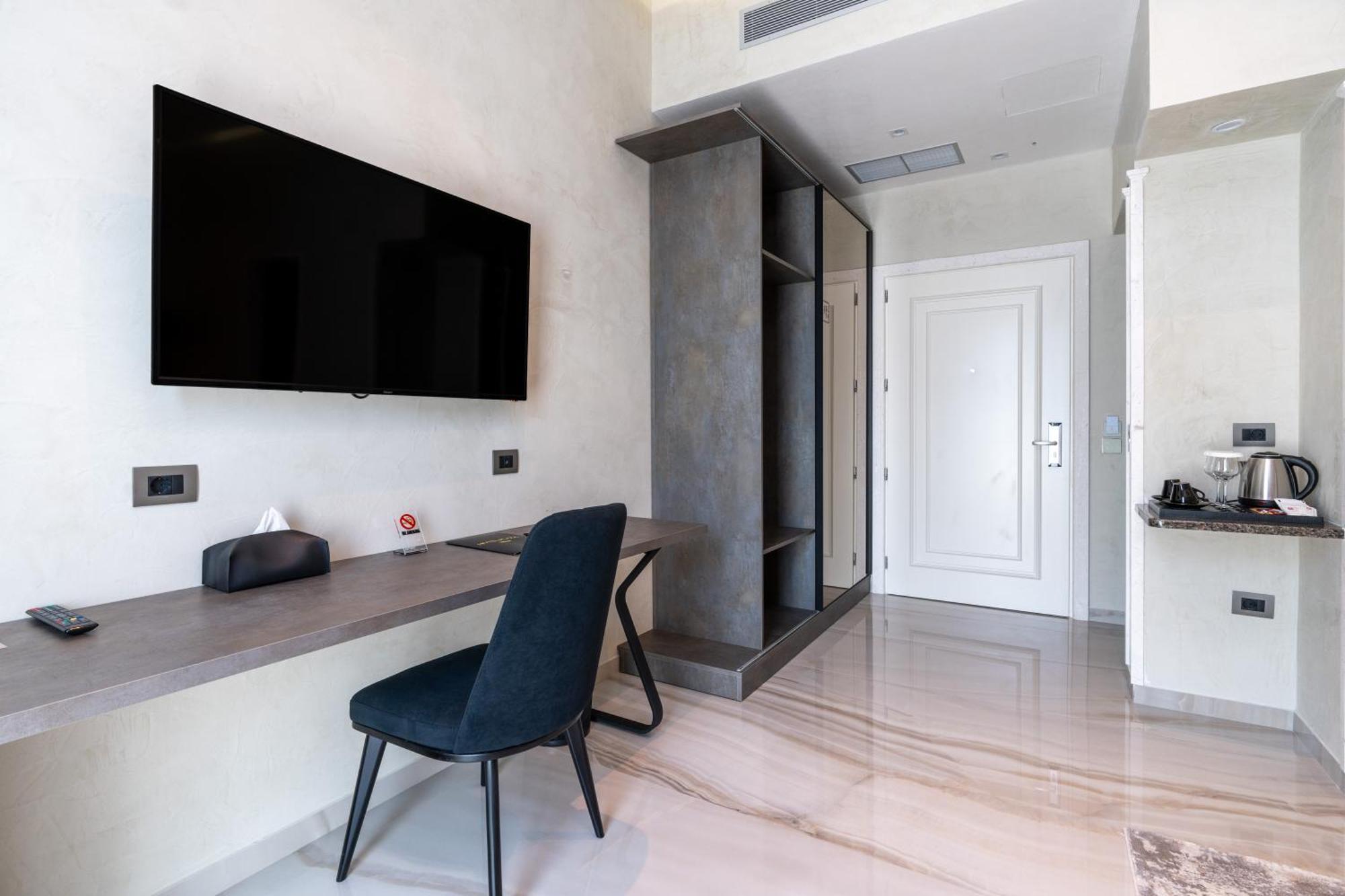 Hotel Plaza Μπεράτ Εξωτερικό φωτογραφία