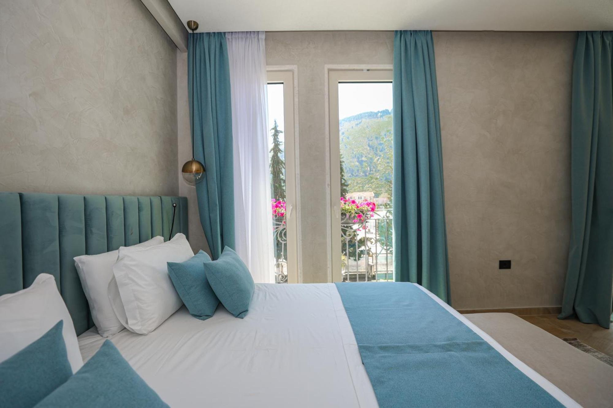 Hotel Plaza Μπεράτ Εξωτερικό φωτογραφία