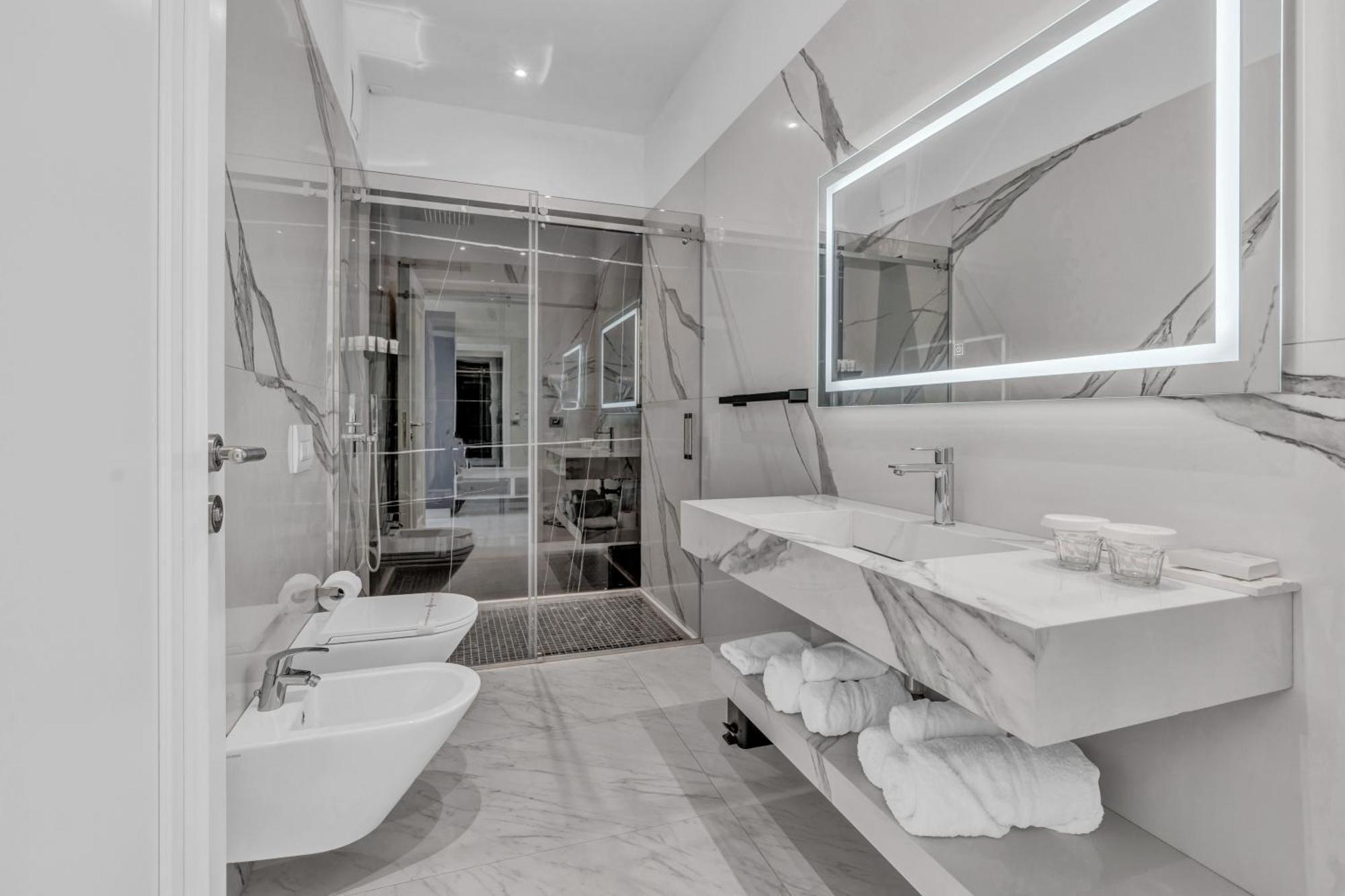 Hotel Plaza Μπεράτ Εξωτερικό φωτογραφία