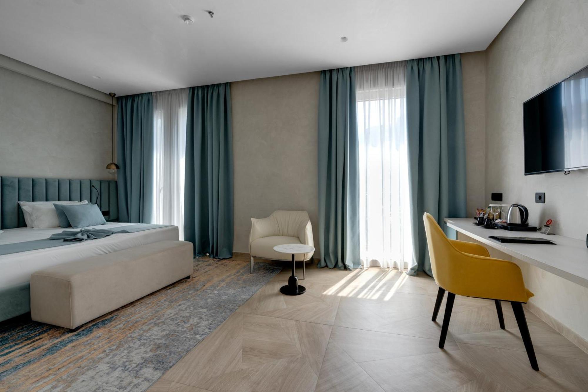 Hotel Plaza Μπεράτ Εξωτερικό φωτογραφία