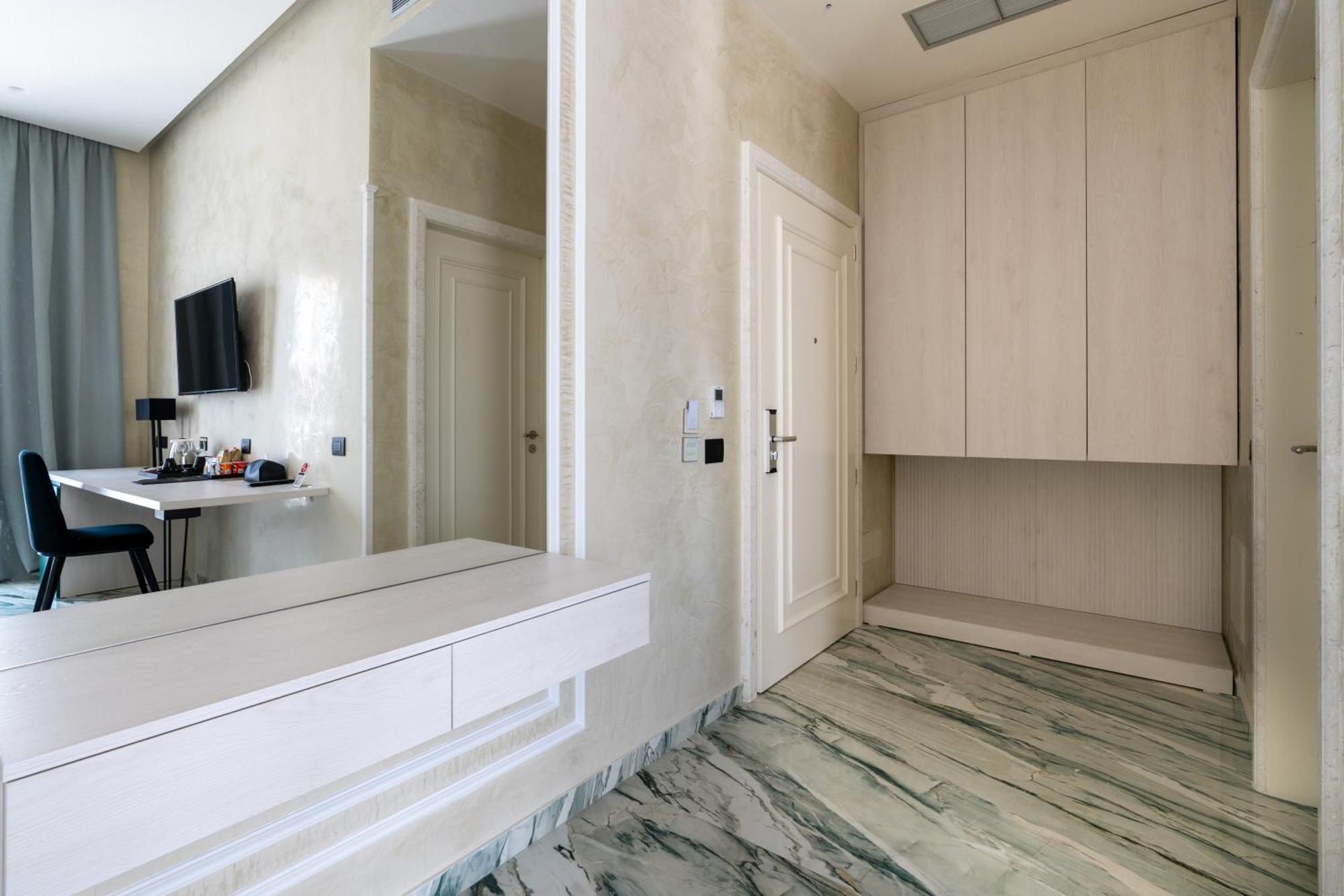 Hotel Plaza Μπεράτ Εξωτερικό φωτογραφία