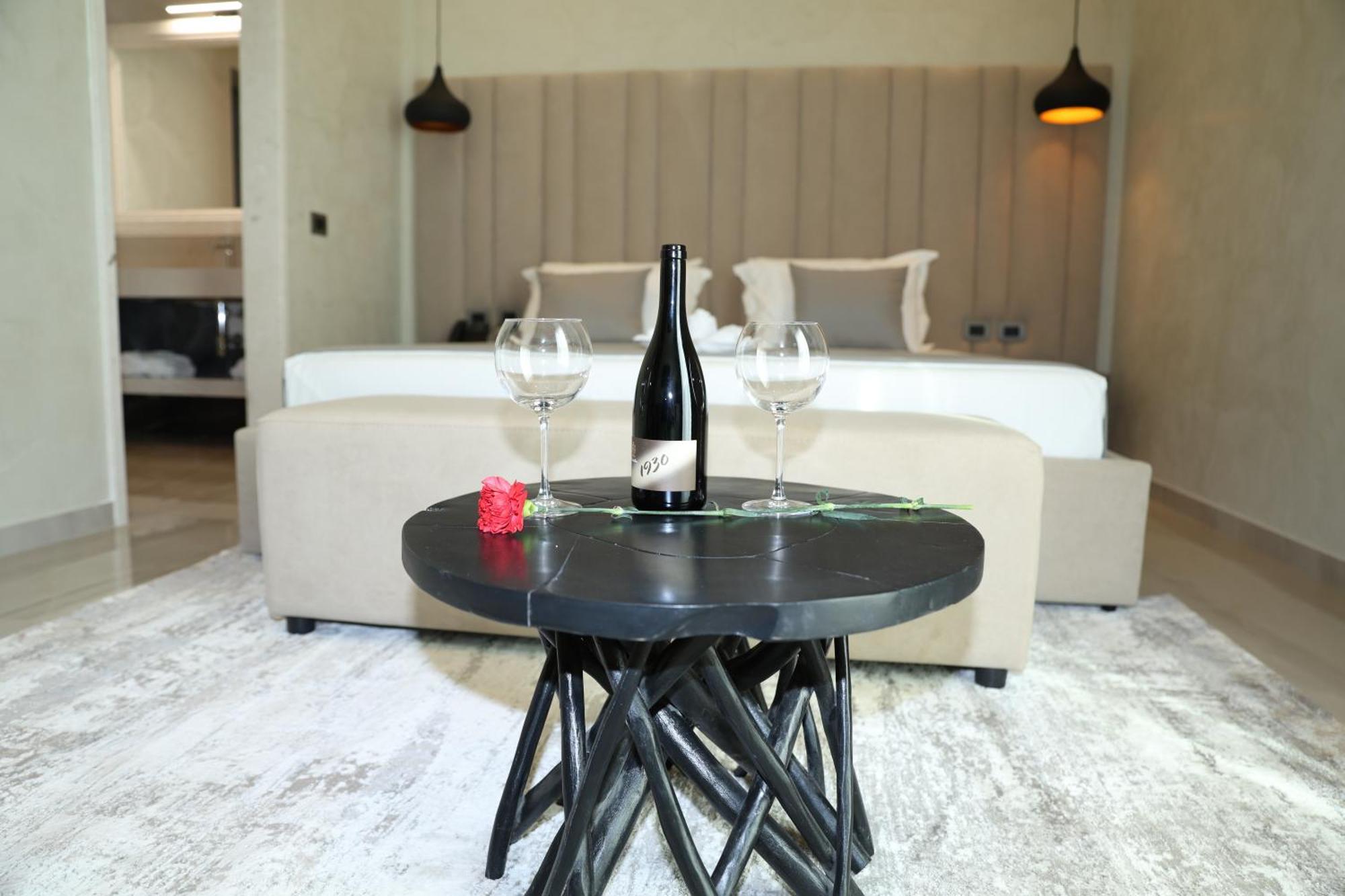 Hotel Plaza Μπεράτ Εξωτερικό φωτογραφία