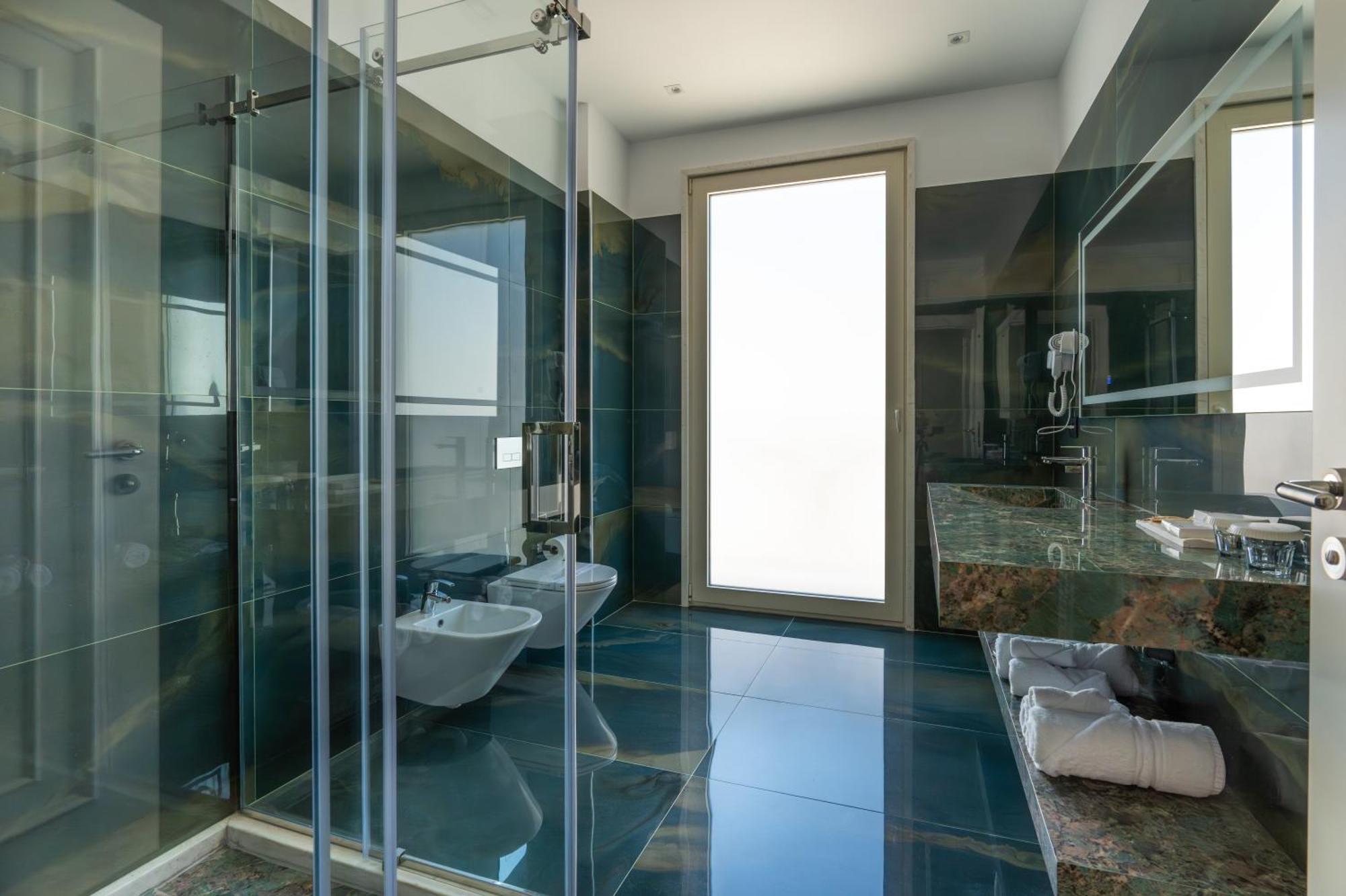 Hotel Plaza Μπεράτ Εξωτερικό φωτογραφία