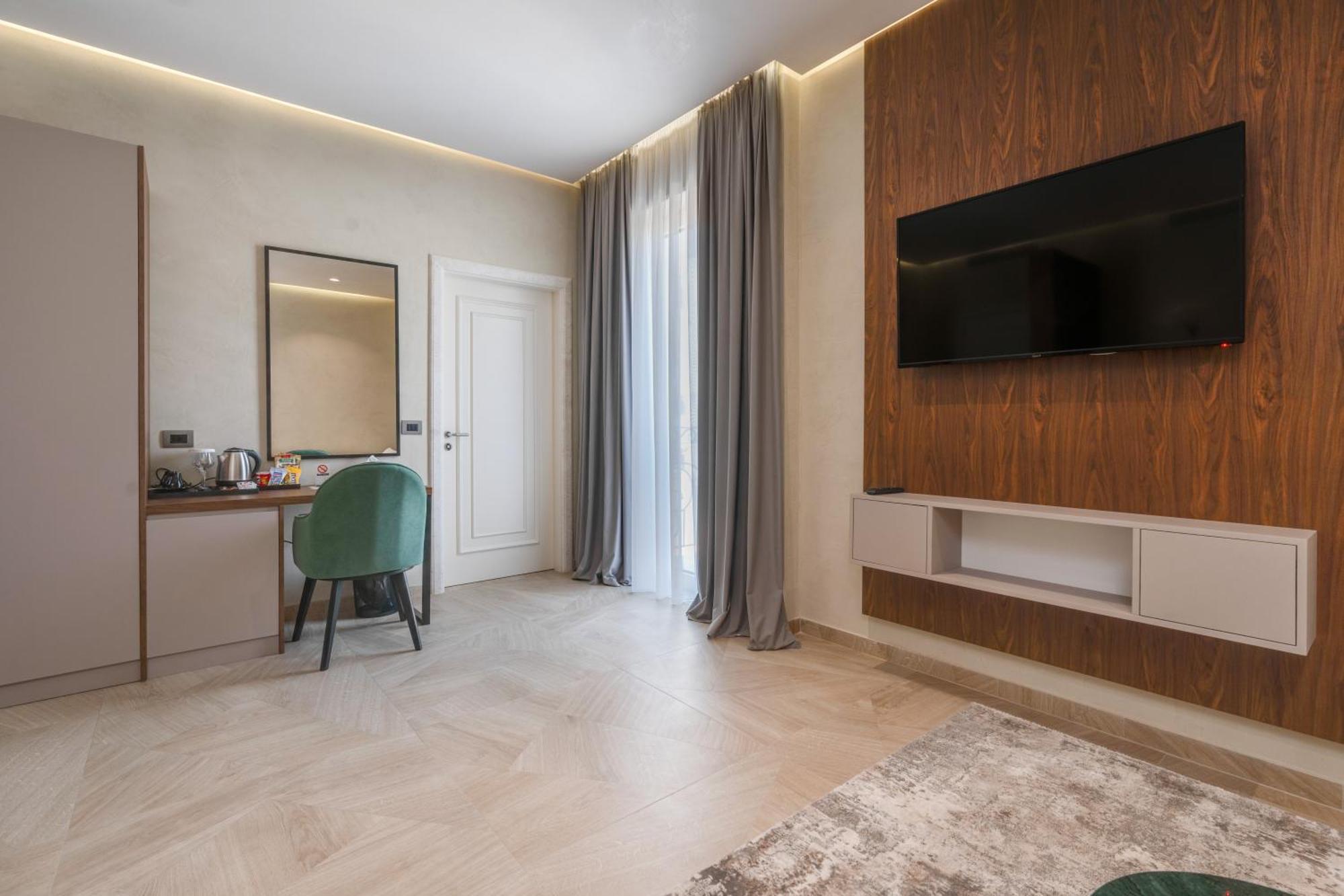 Hotel Plaza Μπεράτ Εξωτερικό φωτογραφία
